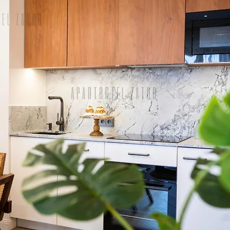 Retro 66 Jacuzzi Apartment